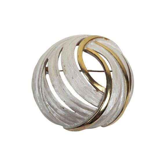 Vintage Round Swirl Dome Cutout Silvery White Enamel Gold Tone Metal Brooch Pin - Picture 2 of 10
